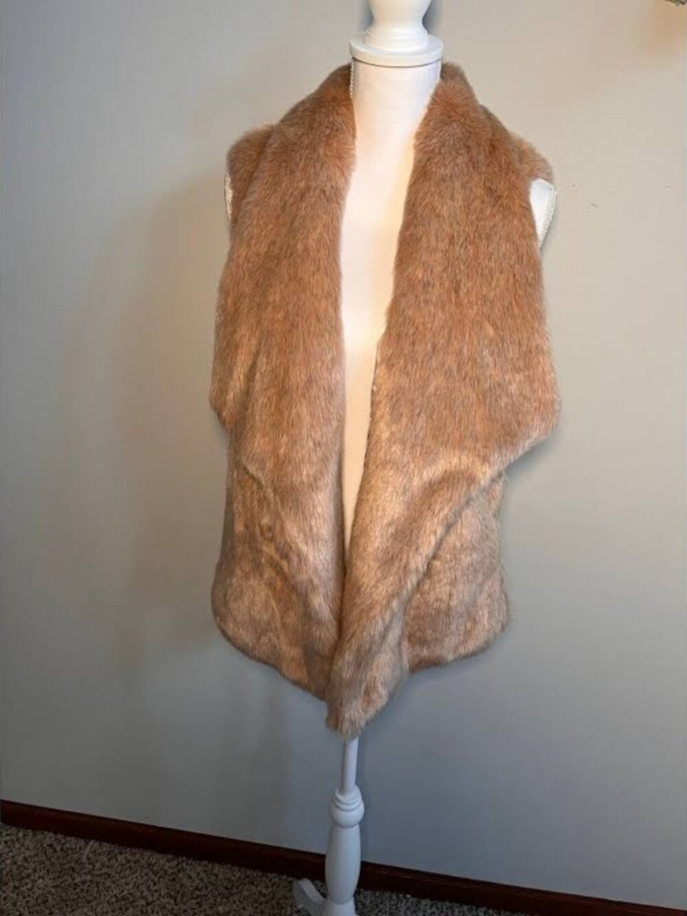 Plush faux fur vest honey drape neck gilet layer | Loft M+L | Like New